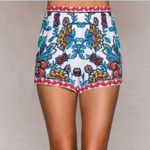 💸 Flying Tomato Floral Shorts - Picture 2 of 5